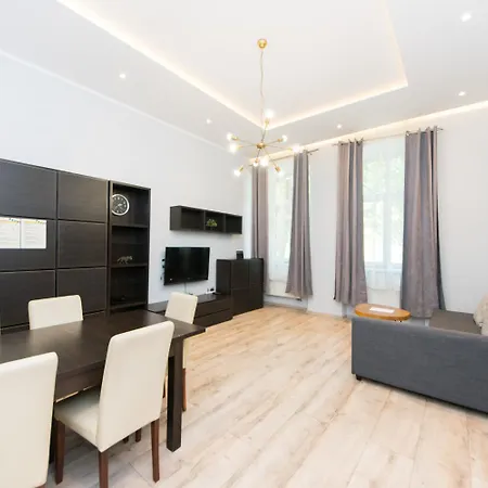 Apartment Huge At Castle *
